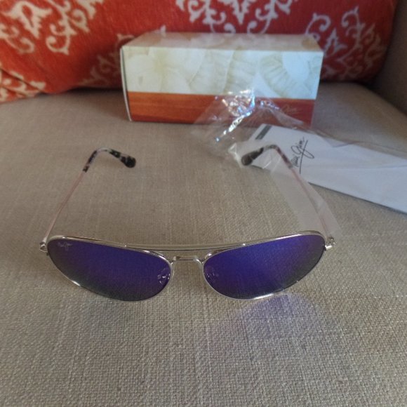 Maui Jim Mavericks Aviator in Silver Titanium Frame w/ Blue Hawaii Lens - Picture 6 of 11